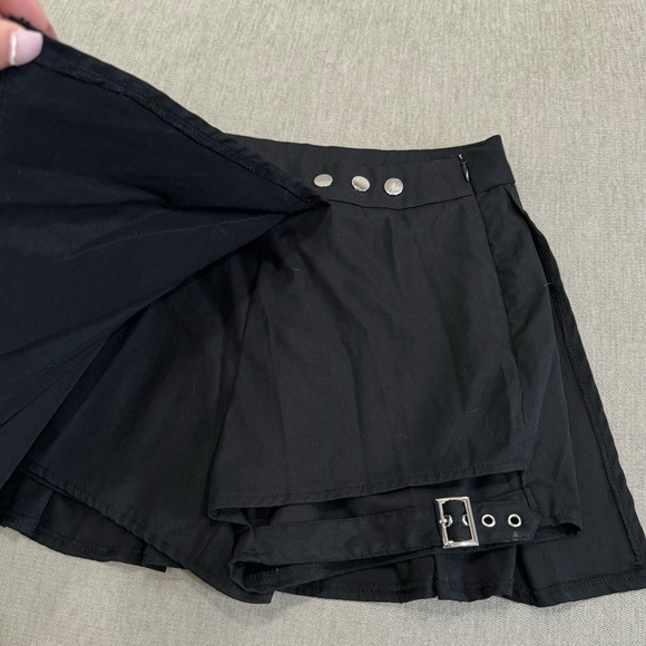 Black Pleated Button Asymmetrical Skort - Picture 9 of 15